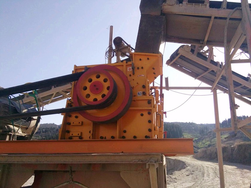 昆明宜良Jn4號(hào)砂機(jī)安裝現(xiàn)場(chǎng)